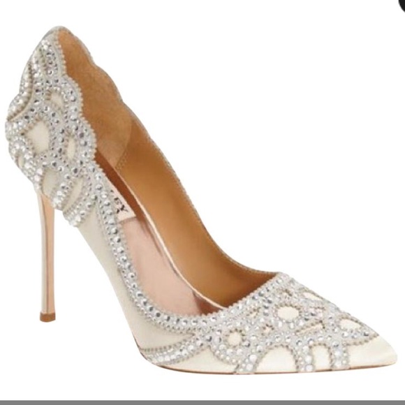 Badgley Mischka Rouge Ivory Pumps - Picture 2 of 5